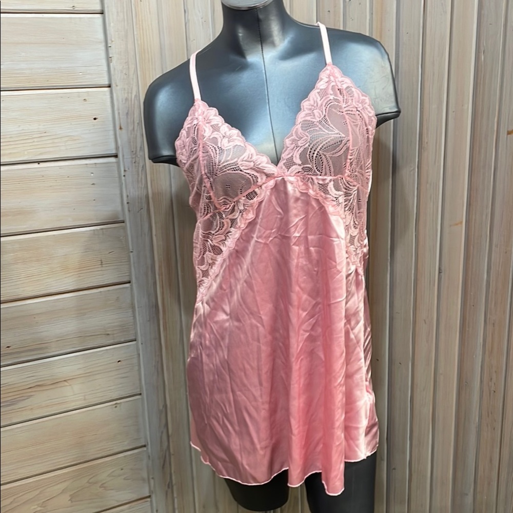 Elegant Pink Lace Chemise